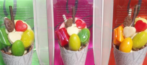 カラフルなチョコレート。違う色で雰囲気が変わります。