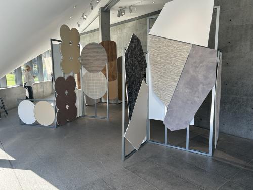 「壁を装う展 - Wall Covering and Beyond」会場内