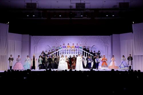 廃棄予定カーテンが舞台衣装や空間装飾に生まれ変わる